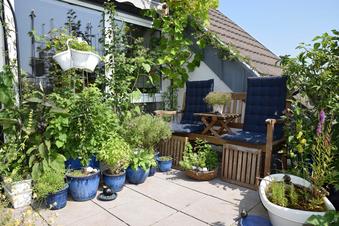 Ein Sitzplatz darf auf keinem Balkon fehlen